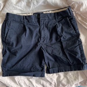 Abercrombie & Fitch Cuffed Hemmed Single Pleat Shorts - Sz 34 Navy